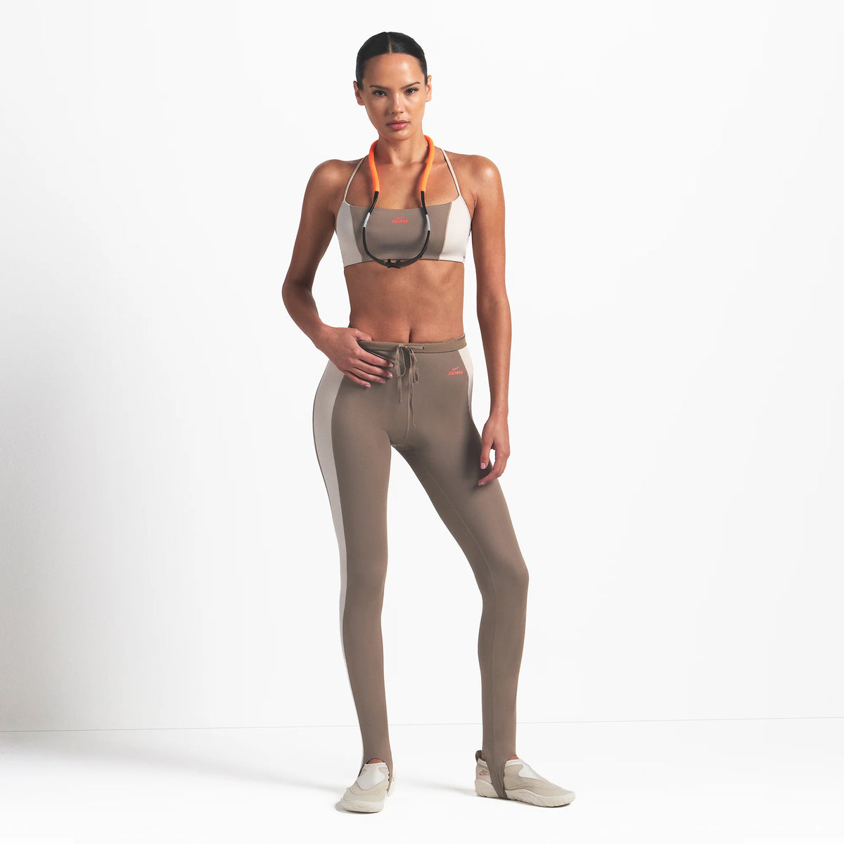 NikeSKIMS SHINE DRAWCORD STIRRUP 26" LEGGING | TRUFFLE AND STONE