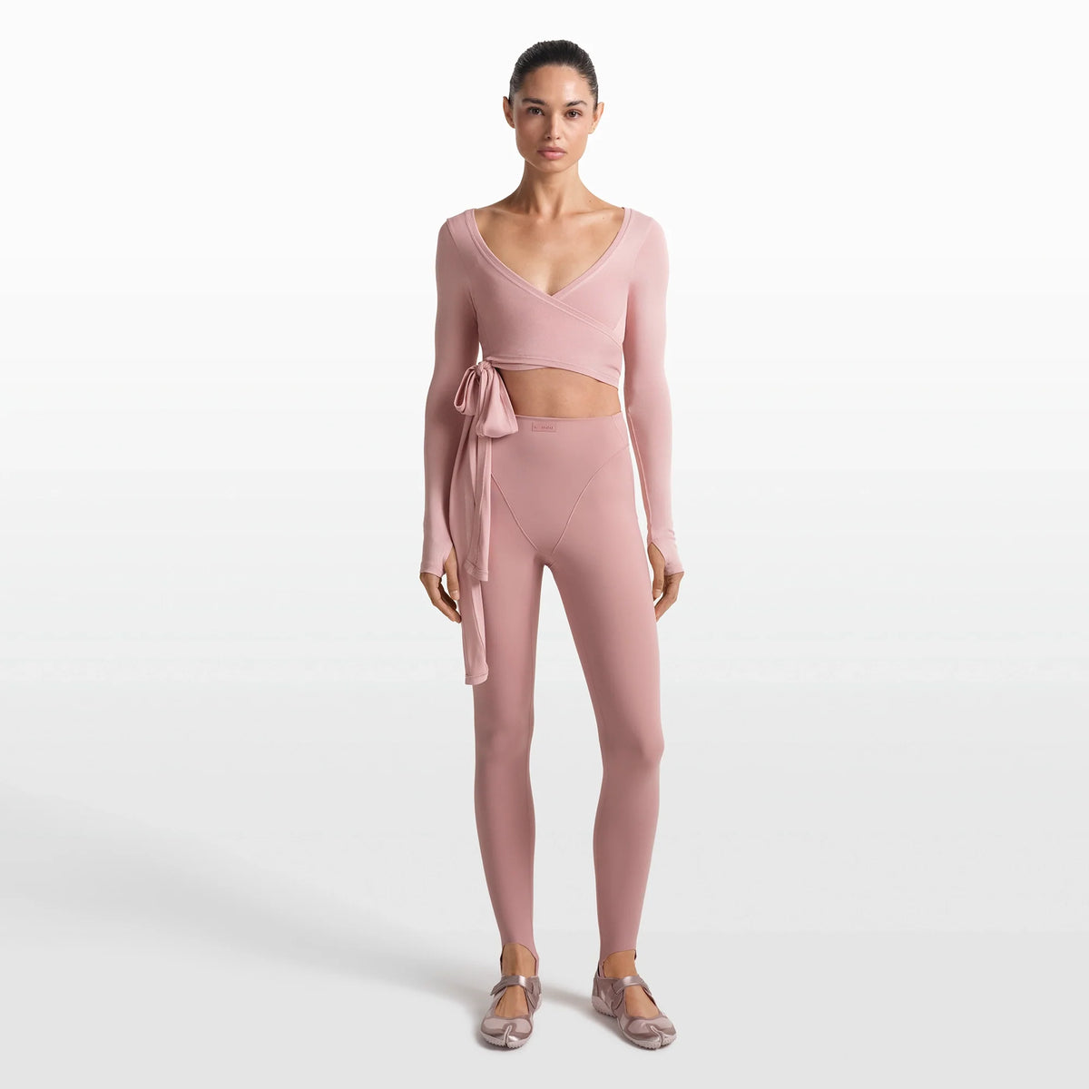 NikeSKIMS MATTE V-LINE STIRRUP LEGGING | HIMALAYAN