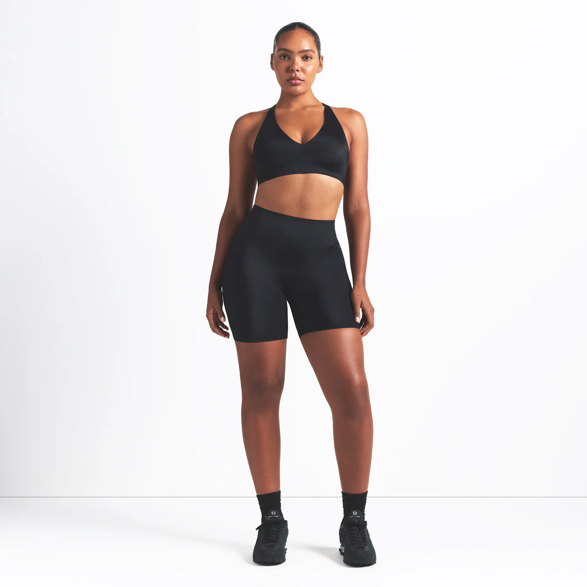 NikeSKIMS SHINE BONDED WAIST 5" BIKER SHORT | OBSIDIAN