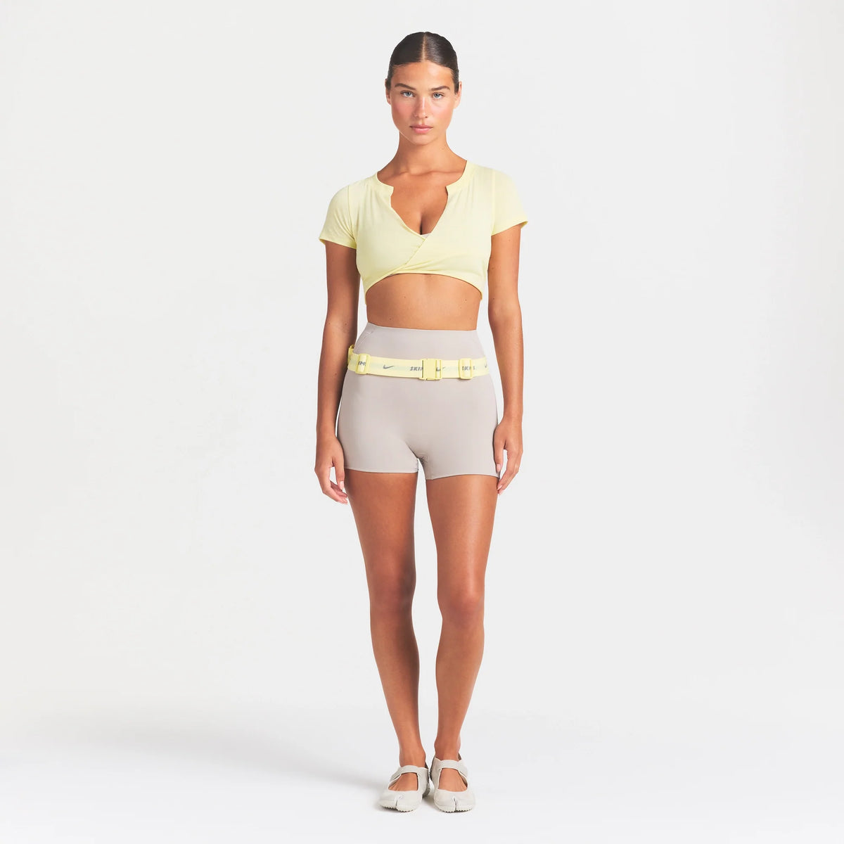 NikeSKIMS PERFORMANCE COTTON BLEND SHORT SLEEVE V-NECK CROP TOP | BICYCLE YELLOW