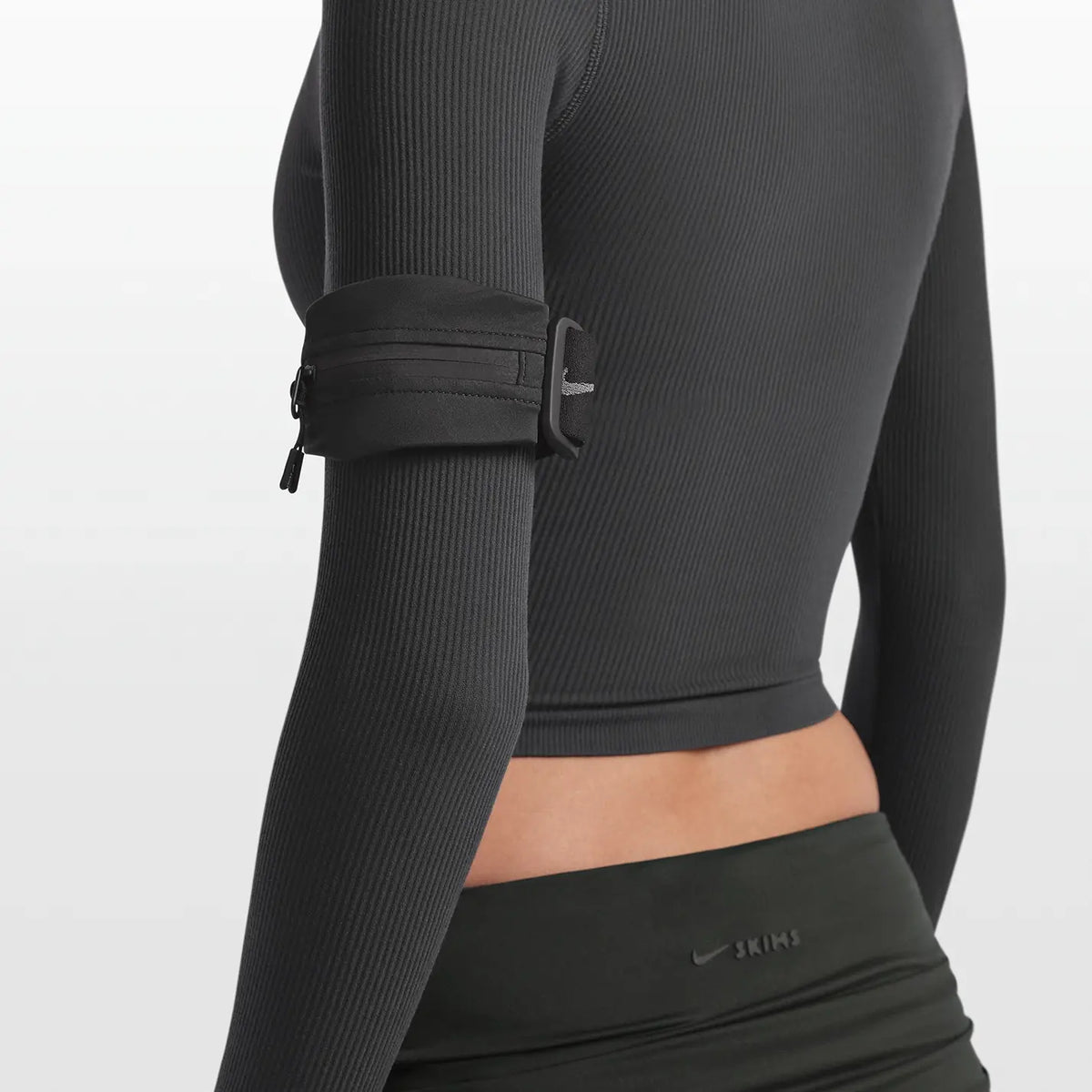 NikeSKIMS ACCESSORIES ARMBAND | OBSIDIAN