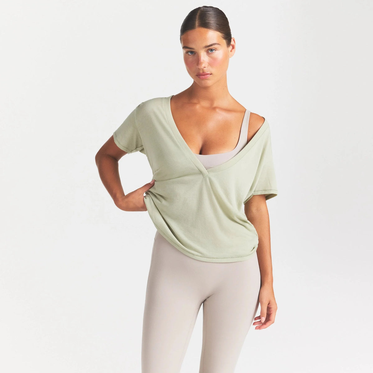 NikeSKIMS PERFORMANCE COTTON BLEND SHORT SLEEVE V-NECK TOP | TALC